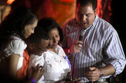 NOPD Second District Commander Paul Noel (right) presents the family of Officer Rodney Thomas with a silver pendant at a fundraiser at Tipitina's on Thursday evening. (Robert Morris, UptownMessenger.com)