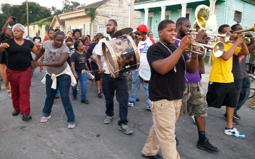 A second line for Londyn Samuels after the vigil Friday night. (Sabree Hill, UptownMessenger.com)