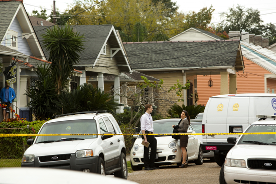 Police investigate a suicide in the 2800 block of Laurel Street on Monday morning. (Sabree Hill, UptownMessenger.com)