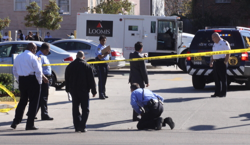 Police look for evidence at the scene. (Robert Morris, UptownMessenger.com)