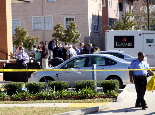 Evidence is moved from the crime scene at the bank. (Robert Morris, UptownMessenger.com)