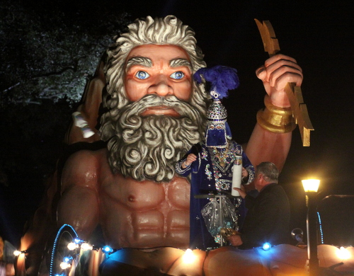 The Krewe of Morpheus captain's float rolls on Napoleon Avenue. (Robert Morris, UptownMessenger.com)