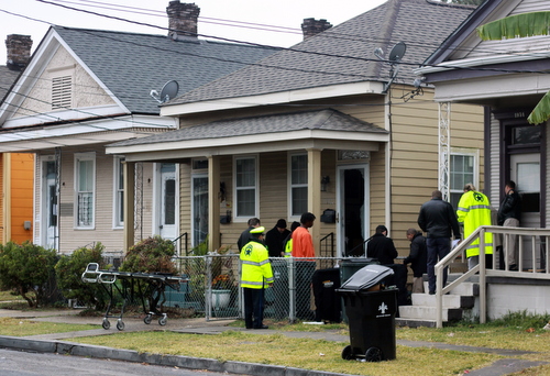 Police investigators examine the scene of the shooting on Fern Street. (Robert Morris, UptownMessenger.com)