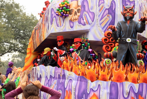 The Thoth "Hell Freezes Over" float. (Robert Morris, UptownMessenger.com)