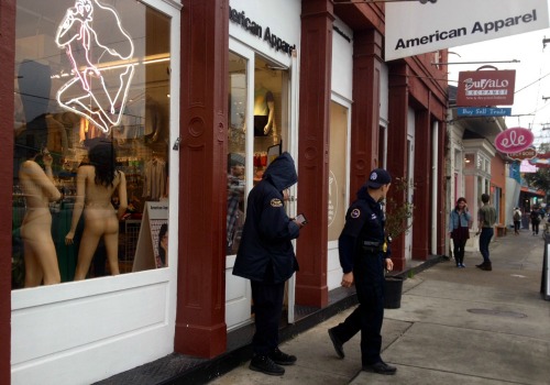 Police outside of American Apparel on Magazine Street after an armed robbery occurred (Della Hasselle, MidCityMessenger.com).