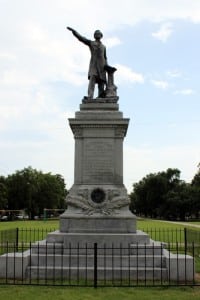The Jefferson Davis monument on South Jefferson Davis Parkway and Canal Street (photo by Alicia Serrano, MidCityMessenger.com)