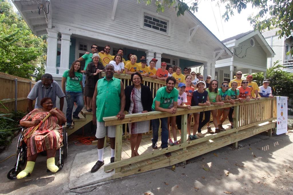 Shell and Junior League of New Orleans volunteers, along with Councilmember LaToya Cantrell and representatives from RTNO and PRC, smile in front of 1823 Cadiz St.