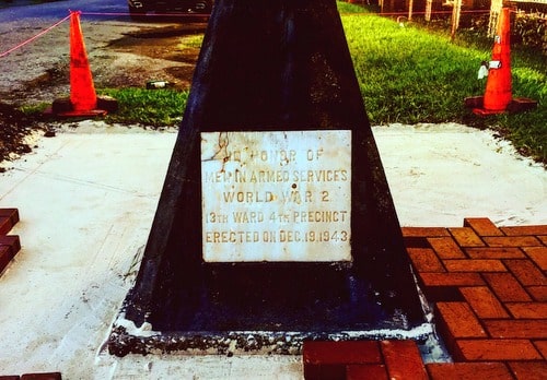 A photo of the flagpole before it was restored. (via New Orleans Veterans of Foreign Wars)