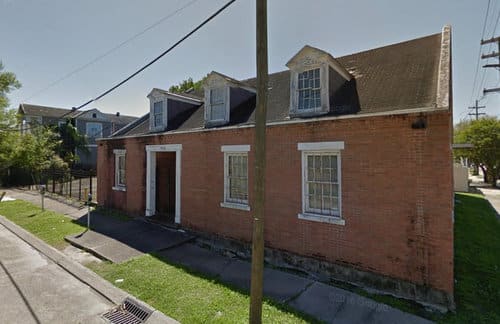The building at 4240 General Pershing Street, one of several that Ochsner Baptist officials would like to see designated with "institutional" land use. (via Google)