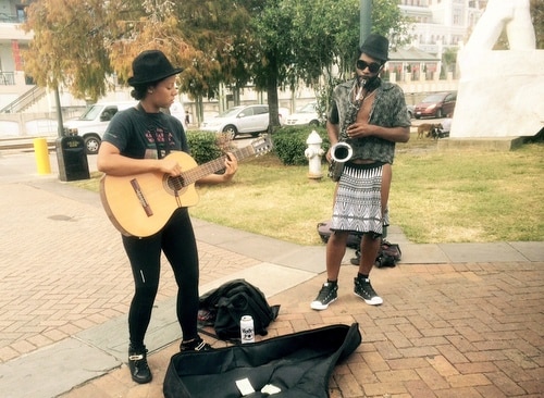 Local musicians entertain Bayou Classic visitors in New Orleans. (photo by Danae Columbus for UptownMessenger.com)